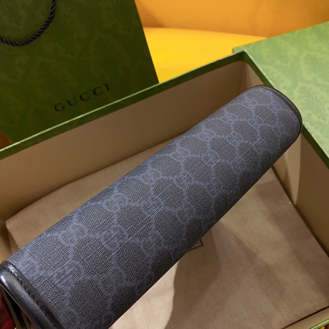 G*u*i pouch-26*20*6cm