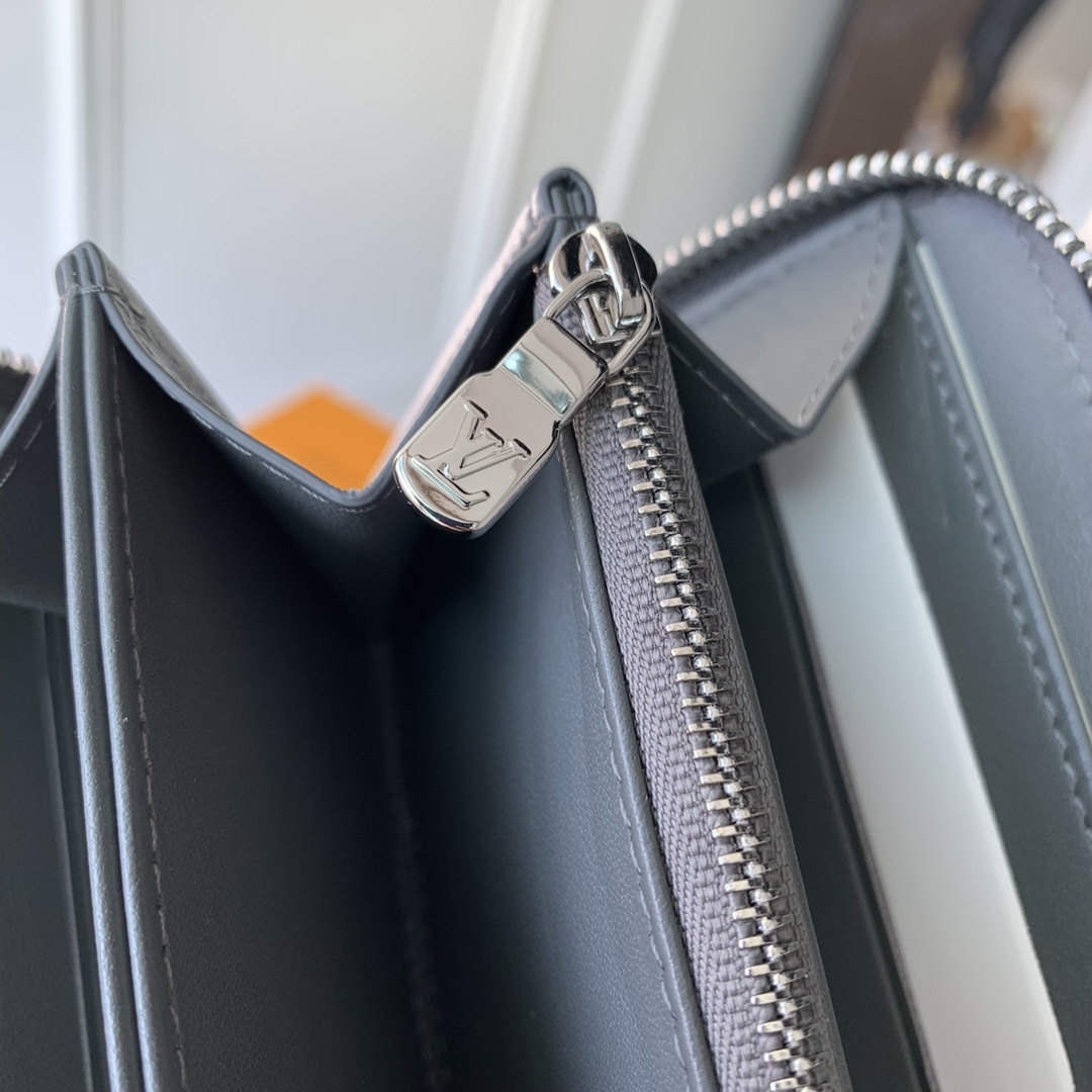 l**is V*t*n zippy wallet m81763-19.5 10.5 2.5cm