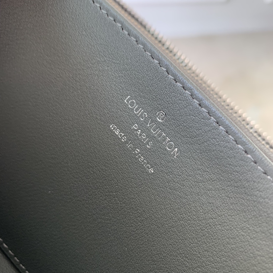 l**is V*t*n zippy wallet m81763-19.5 10.5 2.5cm