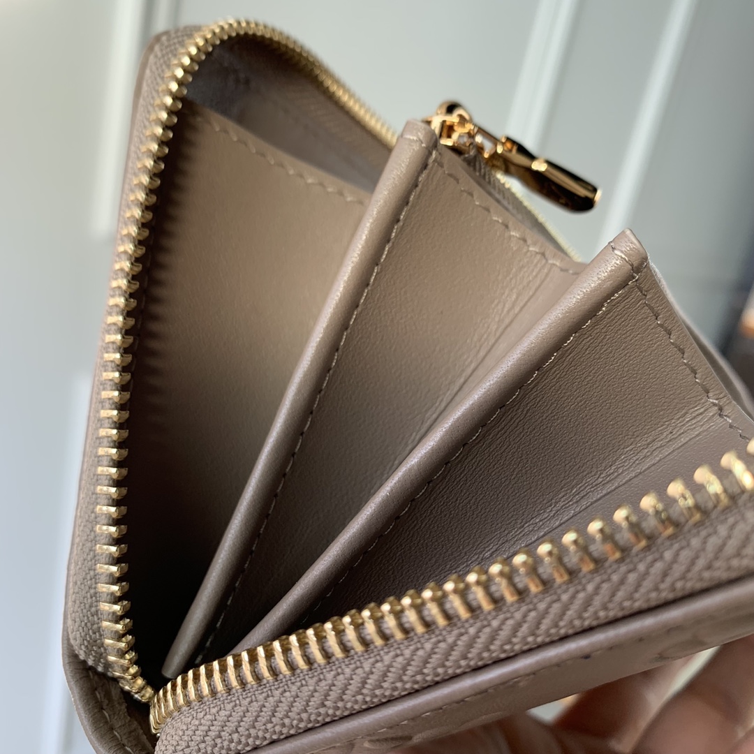 l**is V*t*n zippy wallet m81763-19.5 10.5 2.5cm