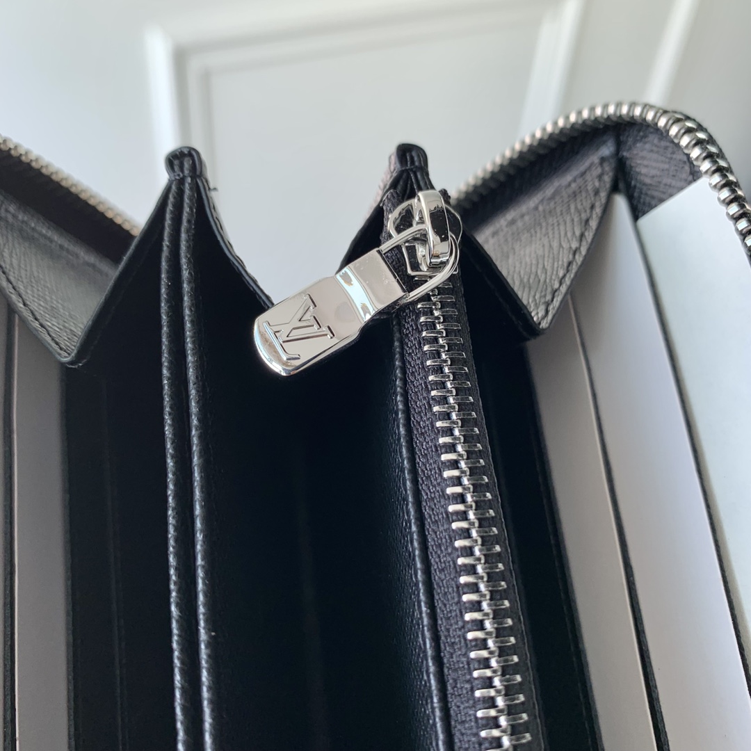 l**is V*t*n zippy wallet m81858-19.5 10.5 2.5cm