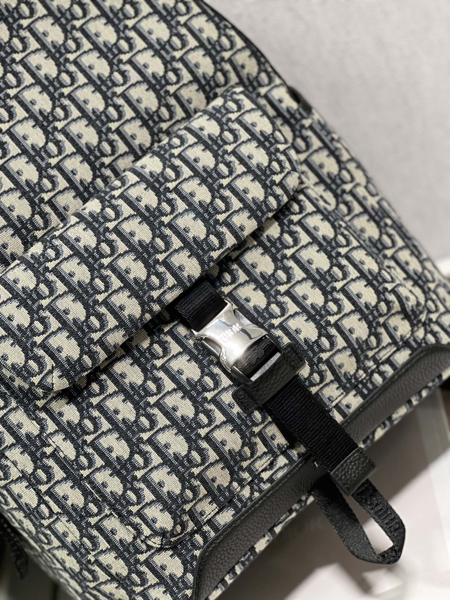 D*or oblique explorer backpack-30×42×14.5cm