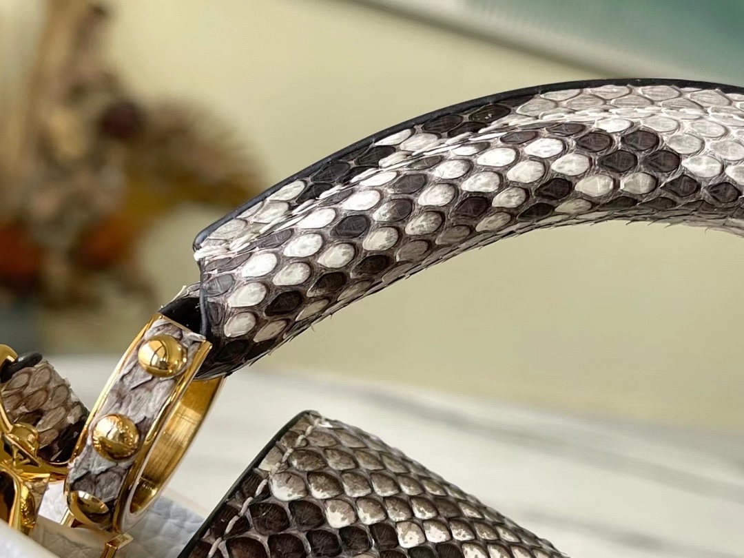 l**is V*t*n mini capucines handlebag-21*14*8cm