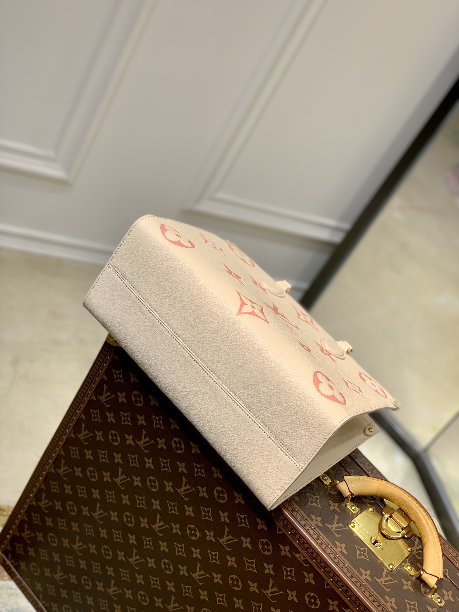 l**is V*t*n x ykonthego handbag-35 x 27 x 14 cm