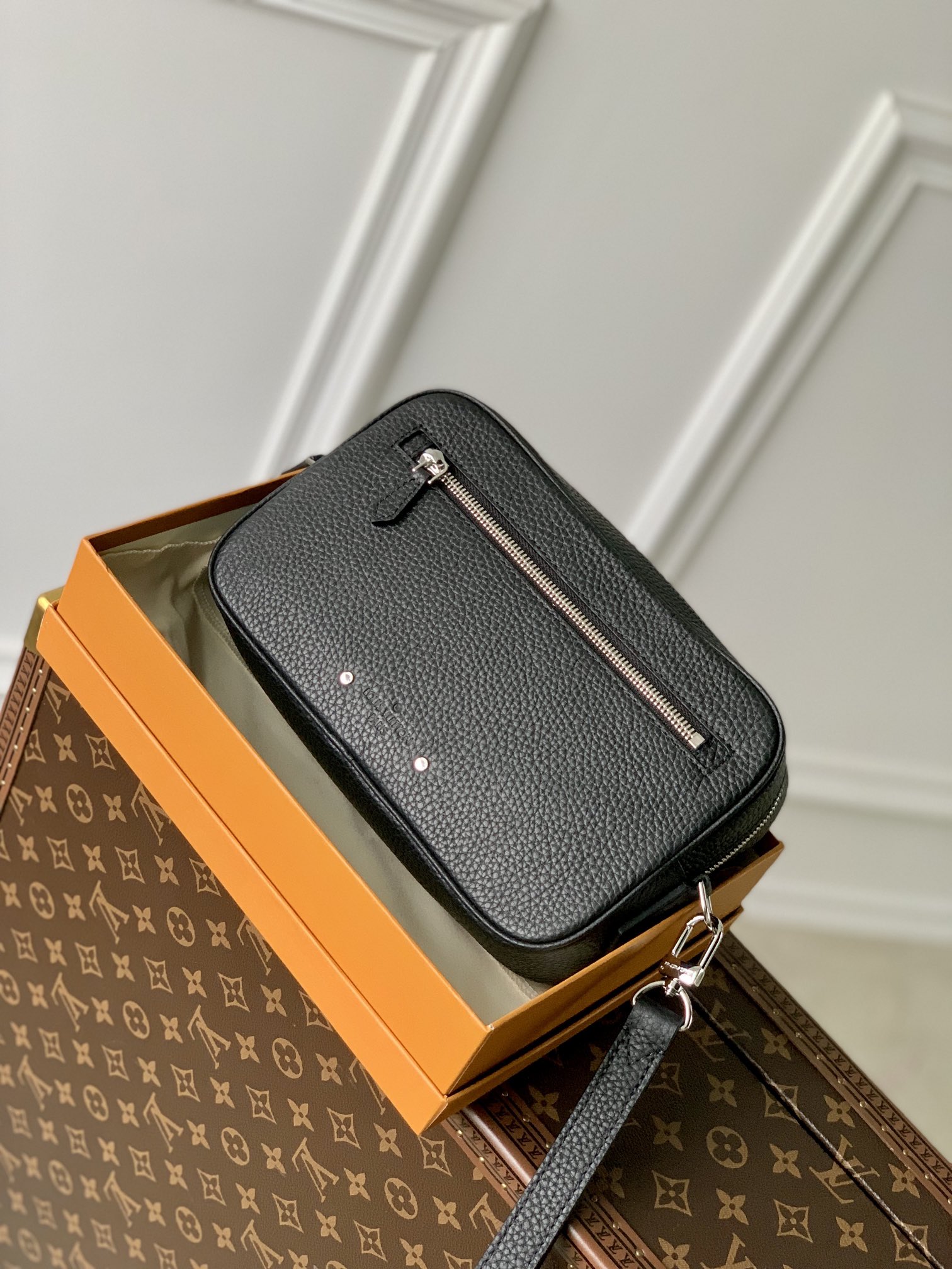 l**is V*t*n pochette kasai -25 x 15.5 x 6.5 cm