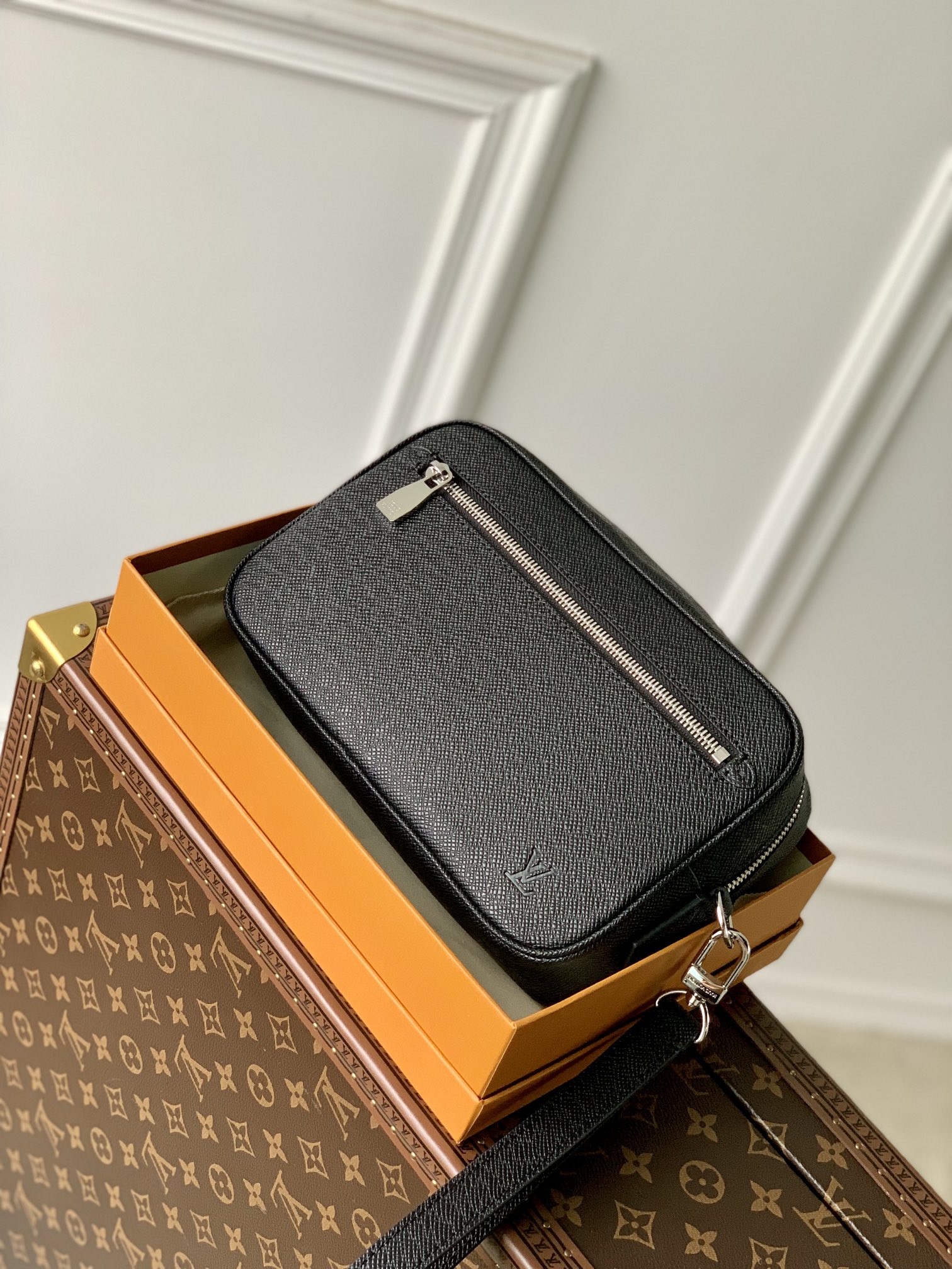 l**is V*t*n pochette kasai -25 x 15.5 x 6.5 cm