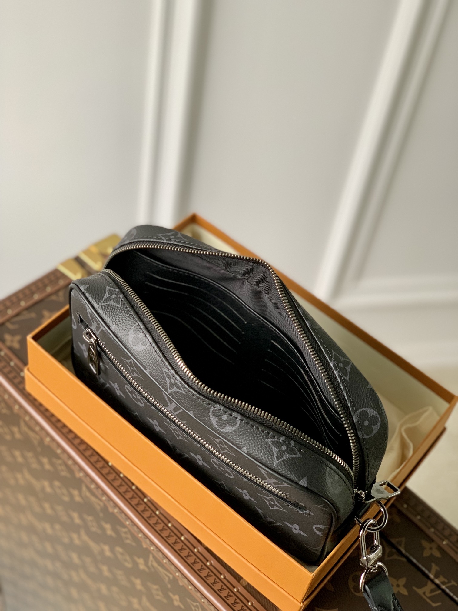 l**is V*t*n pochette kasai -25 x 15.5 x 6.5 cm