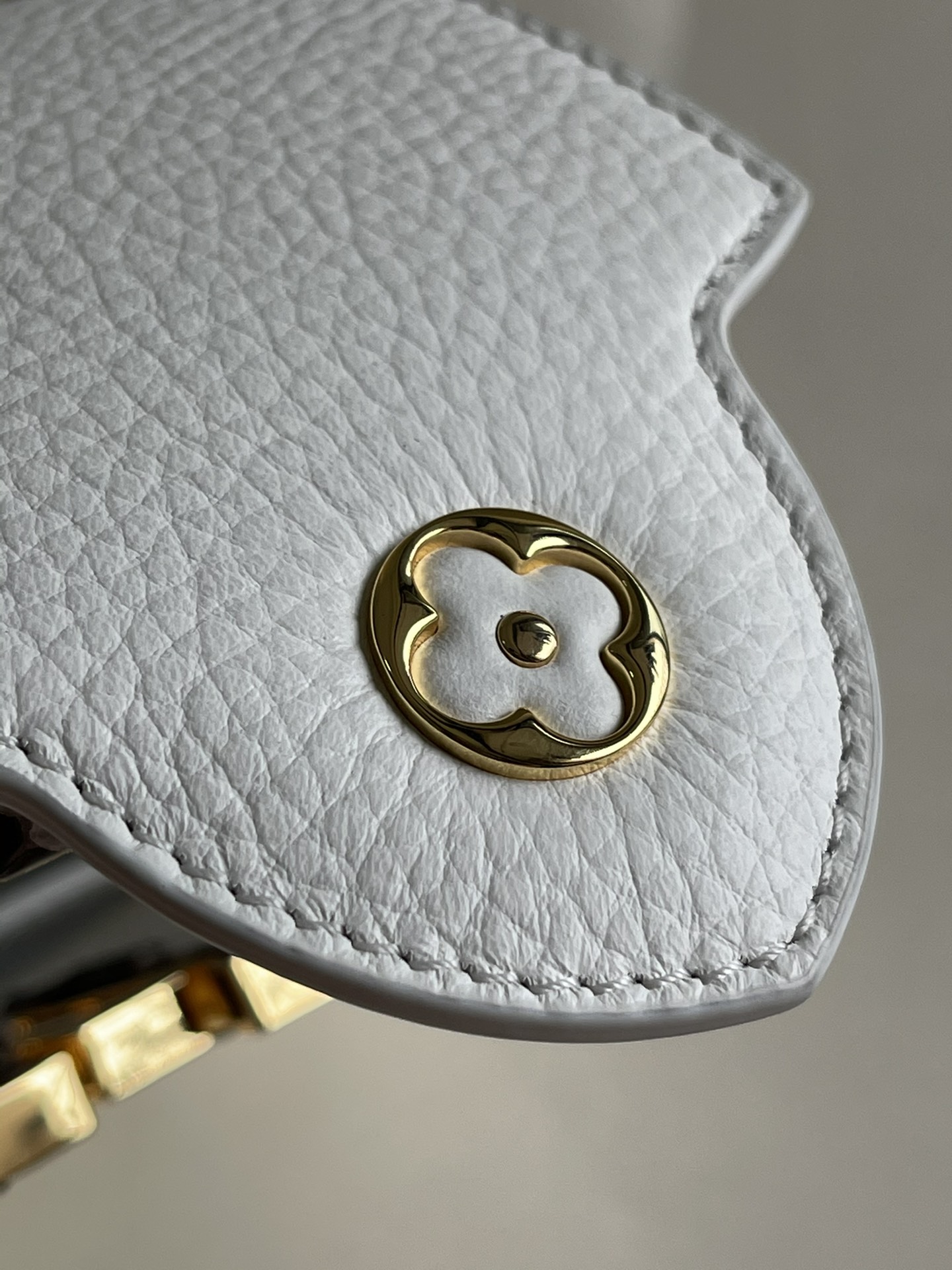 l**is V*t*n mini capucines handlebag-21*14*8cm