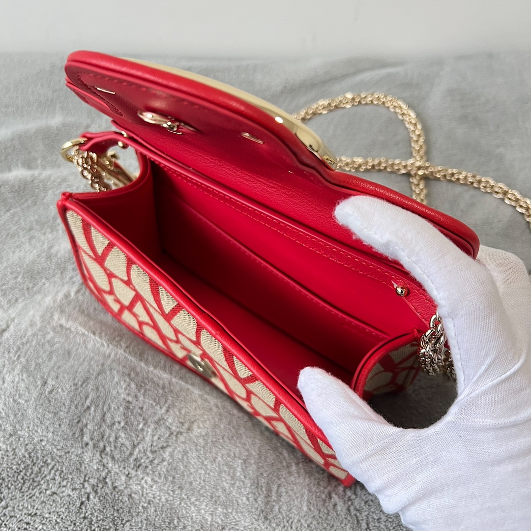 Valentino Garavani Mini Loc-20x 11x5CM