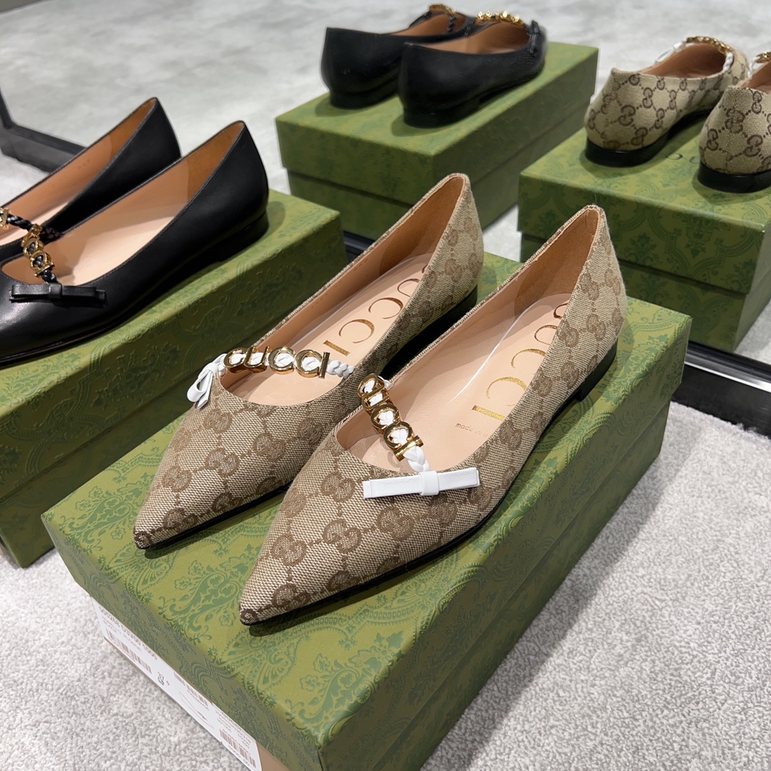 G*u*i ballet dance shoes