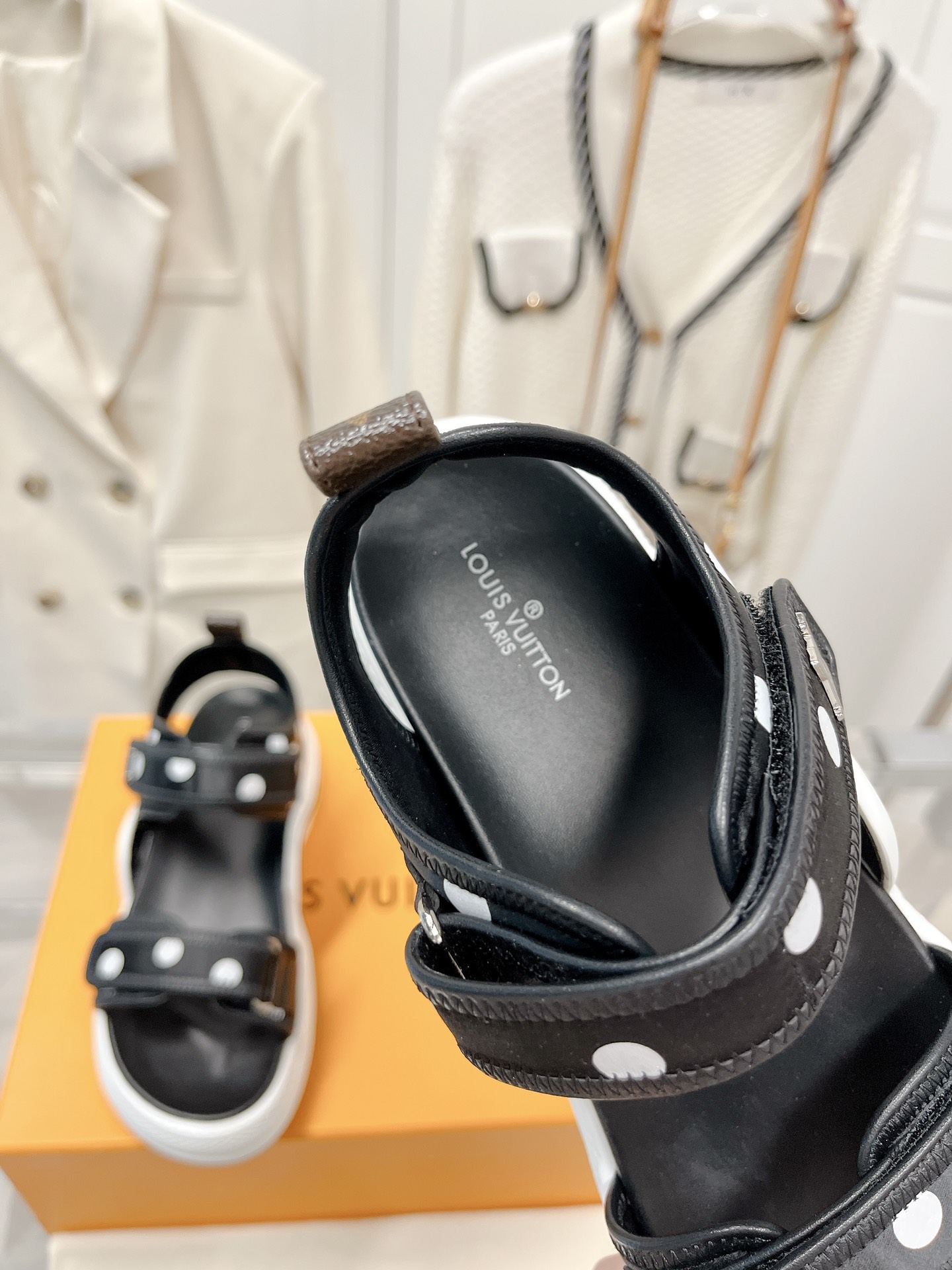 l**is V*t*n archlight heels(eu35-41)