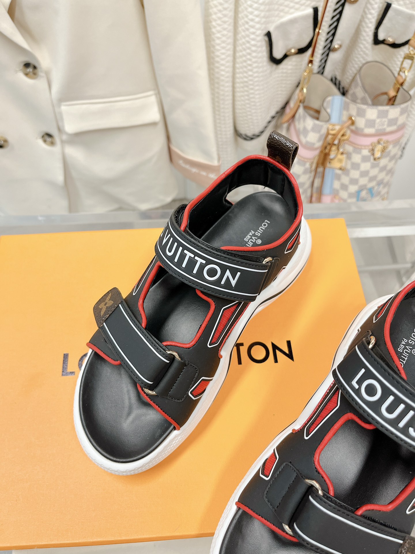 l**is V*t*n archlight heels(eu35-41)