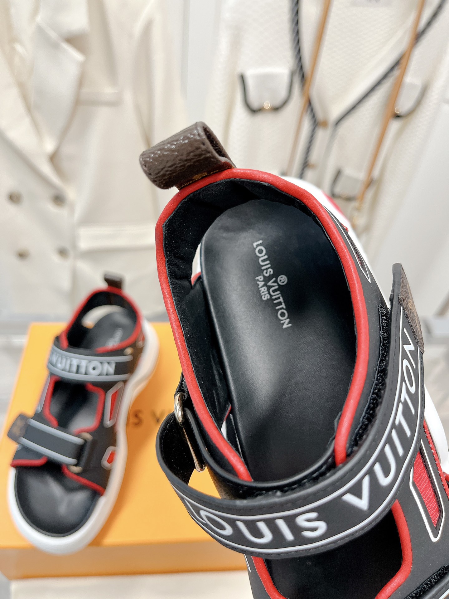 l**is V*t*n archlight heels(eu35-41)