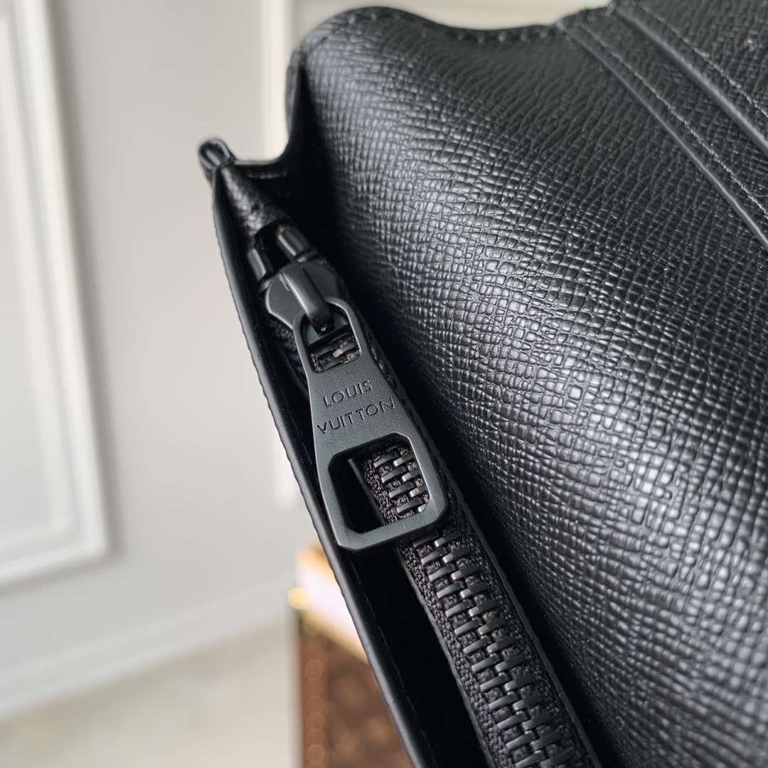 l**is V*t*n wallet m81980-19 x 10.5 x 2 cm