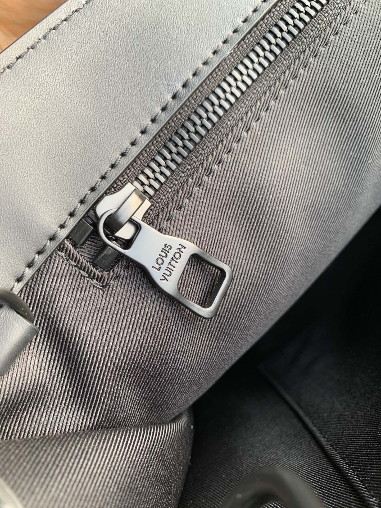 l**is V*t*n sac plat bag-36.5 x 38 x 9cm