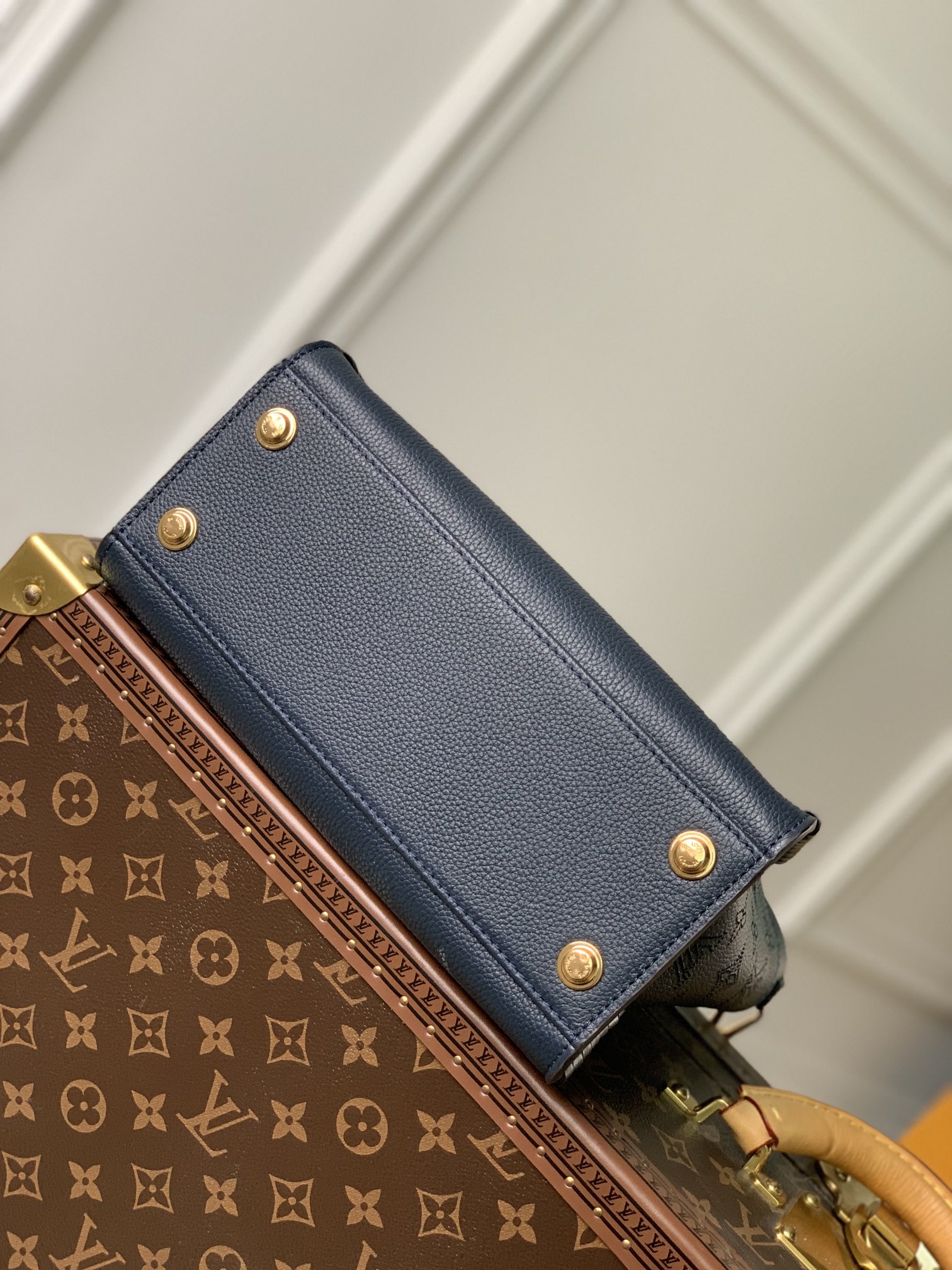 l**is V*t*n on my side tote bag-25*20*12cm