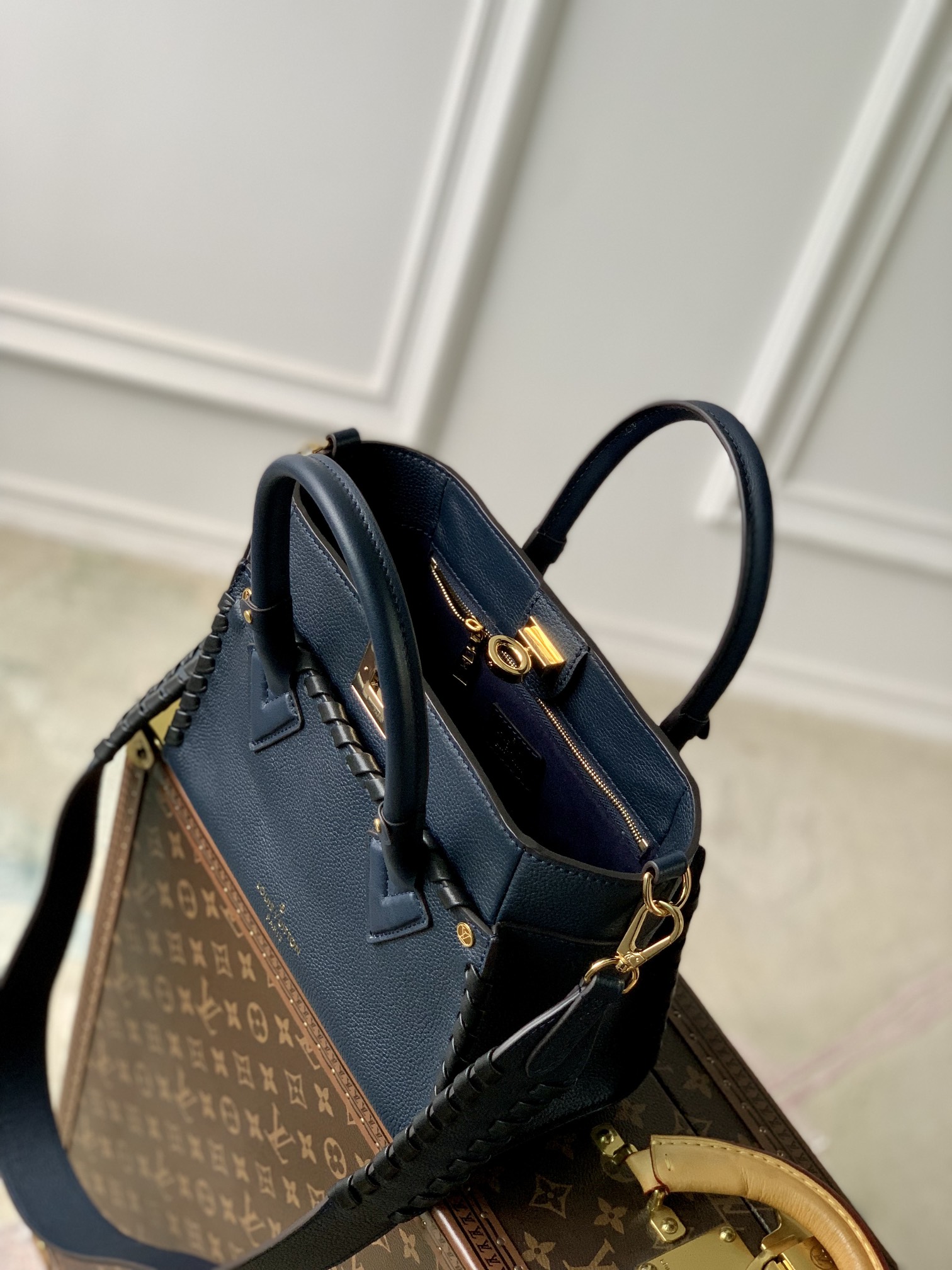 l**is V*t*n on my side tote bag-25*20*12cm