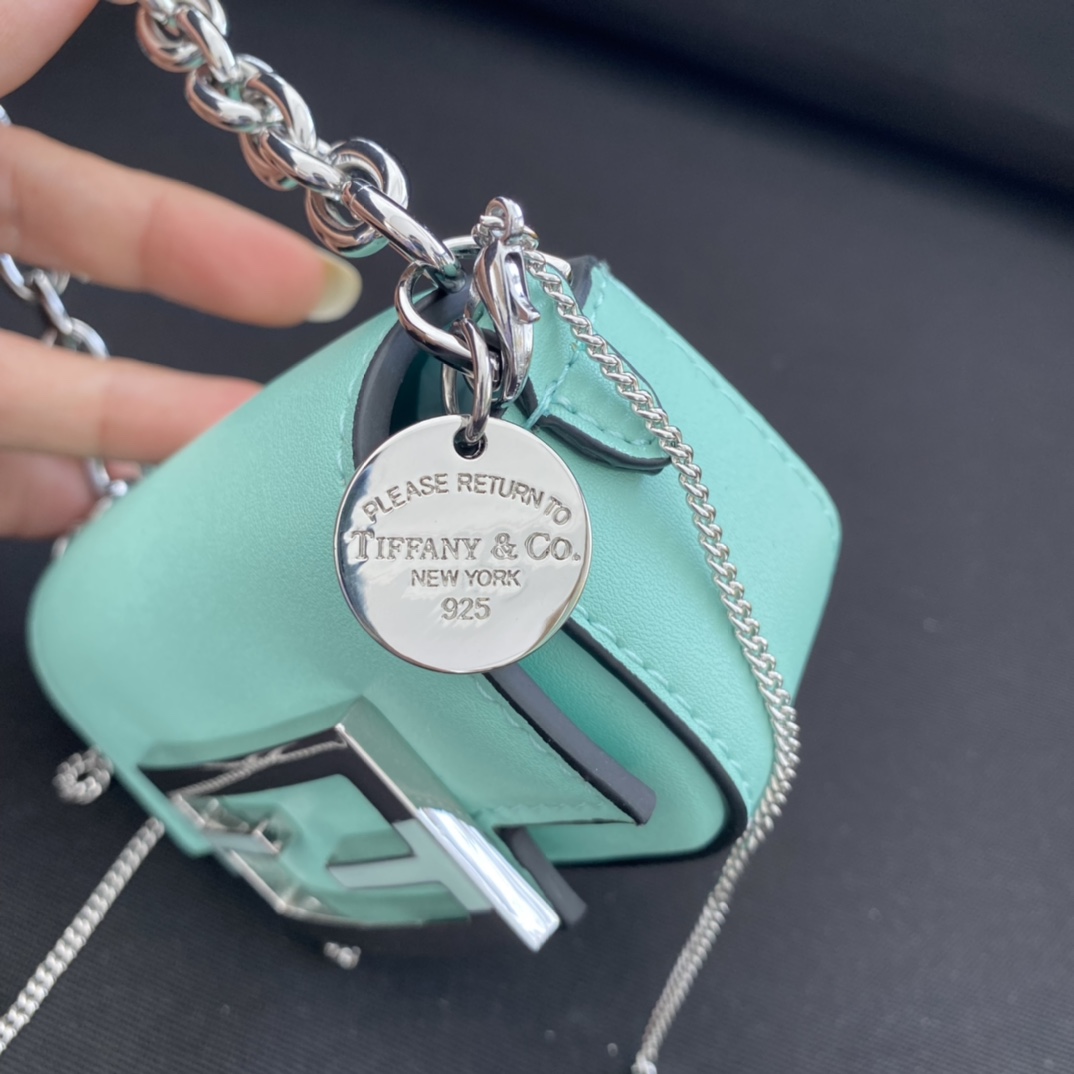 f**di&T*f*ny baguette bag-11×6.5×2.5cm