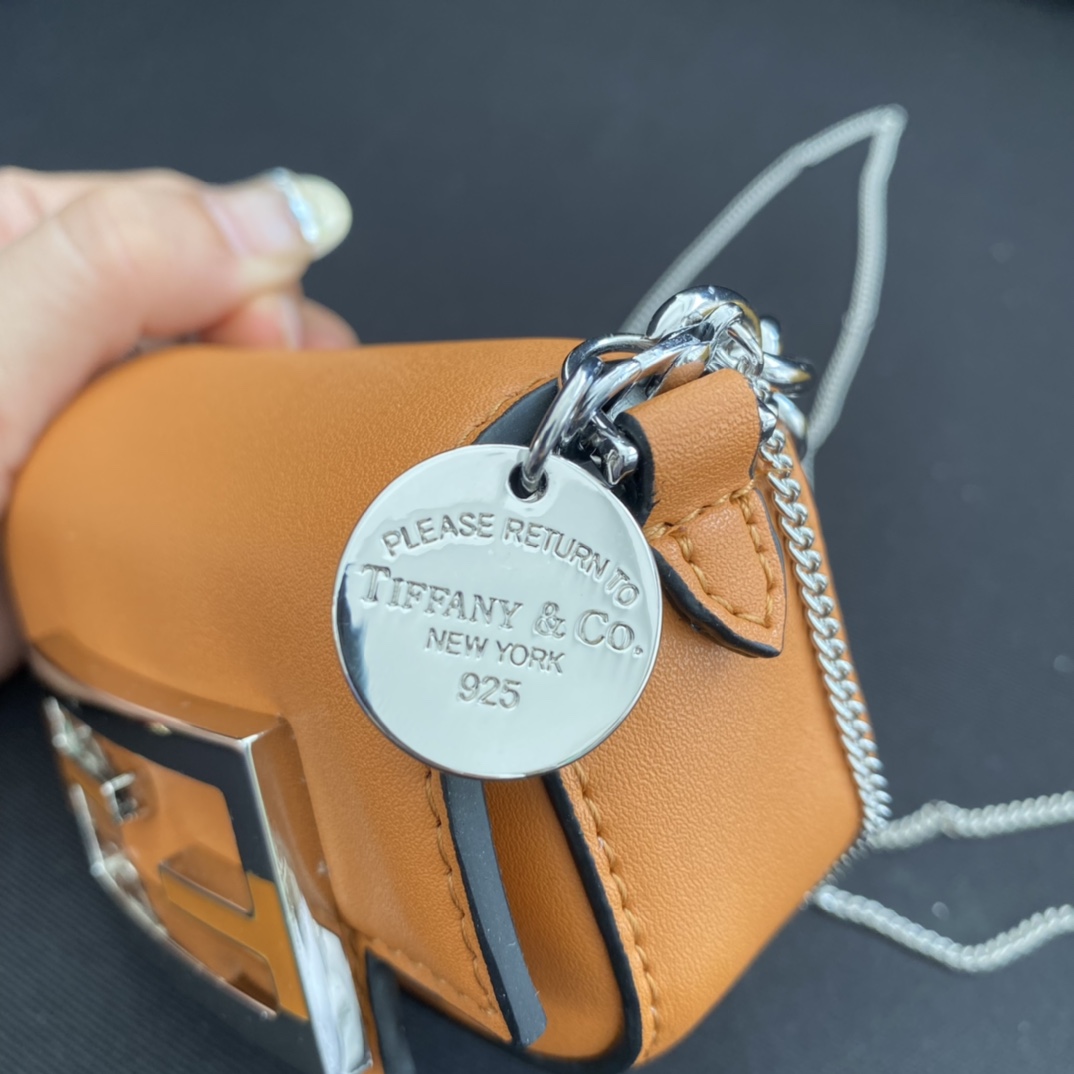 f**di&T*f*ny baguette bag-11×6.5×2.5cm