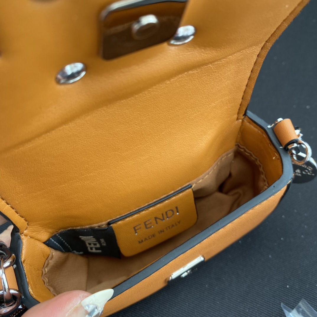 f**di&T*f*ny baguette bag-11×6.5×2.5cm