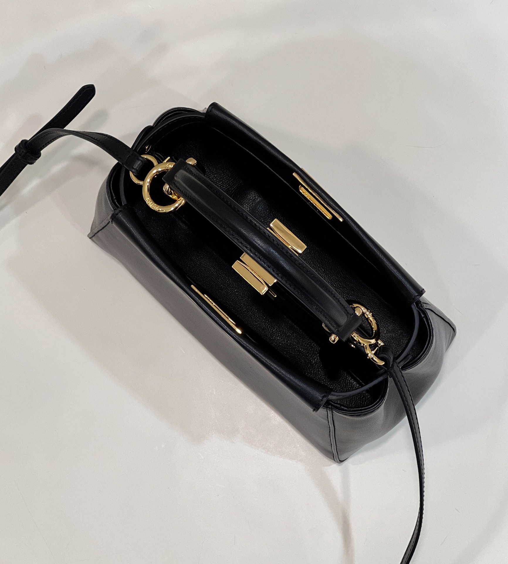 F**di peekabootote-23cm