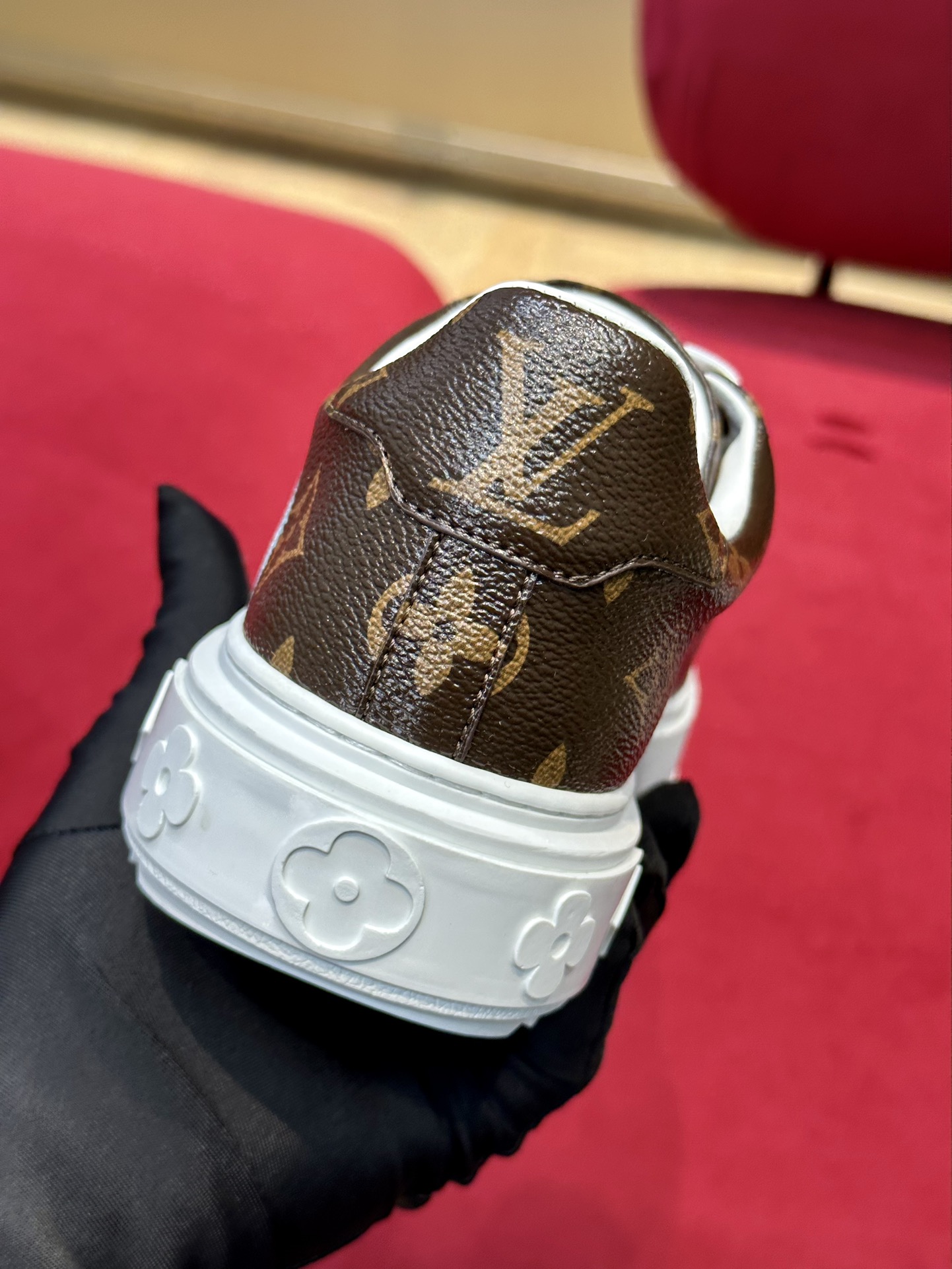 l**is V*t*n time out sneaker