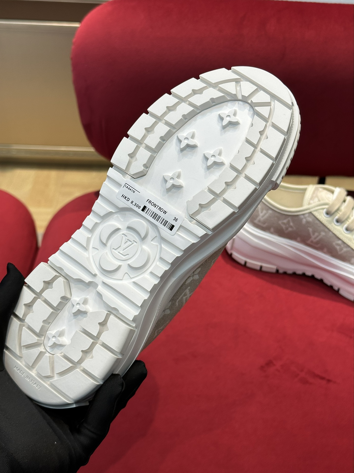 l**is V*t*n squad sneaker