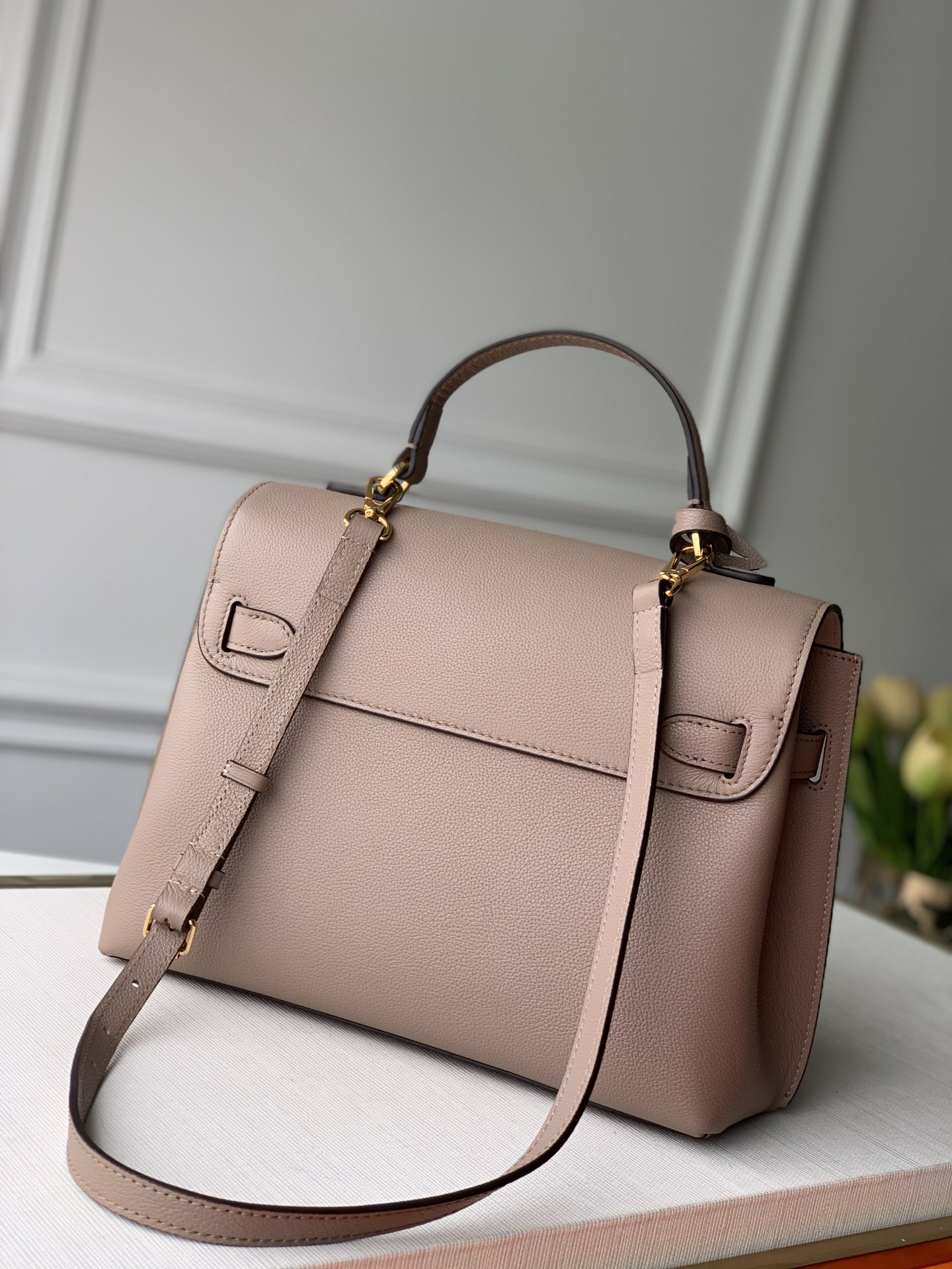 l**is V*t*n lockme ever m51395-31*46*17cm