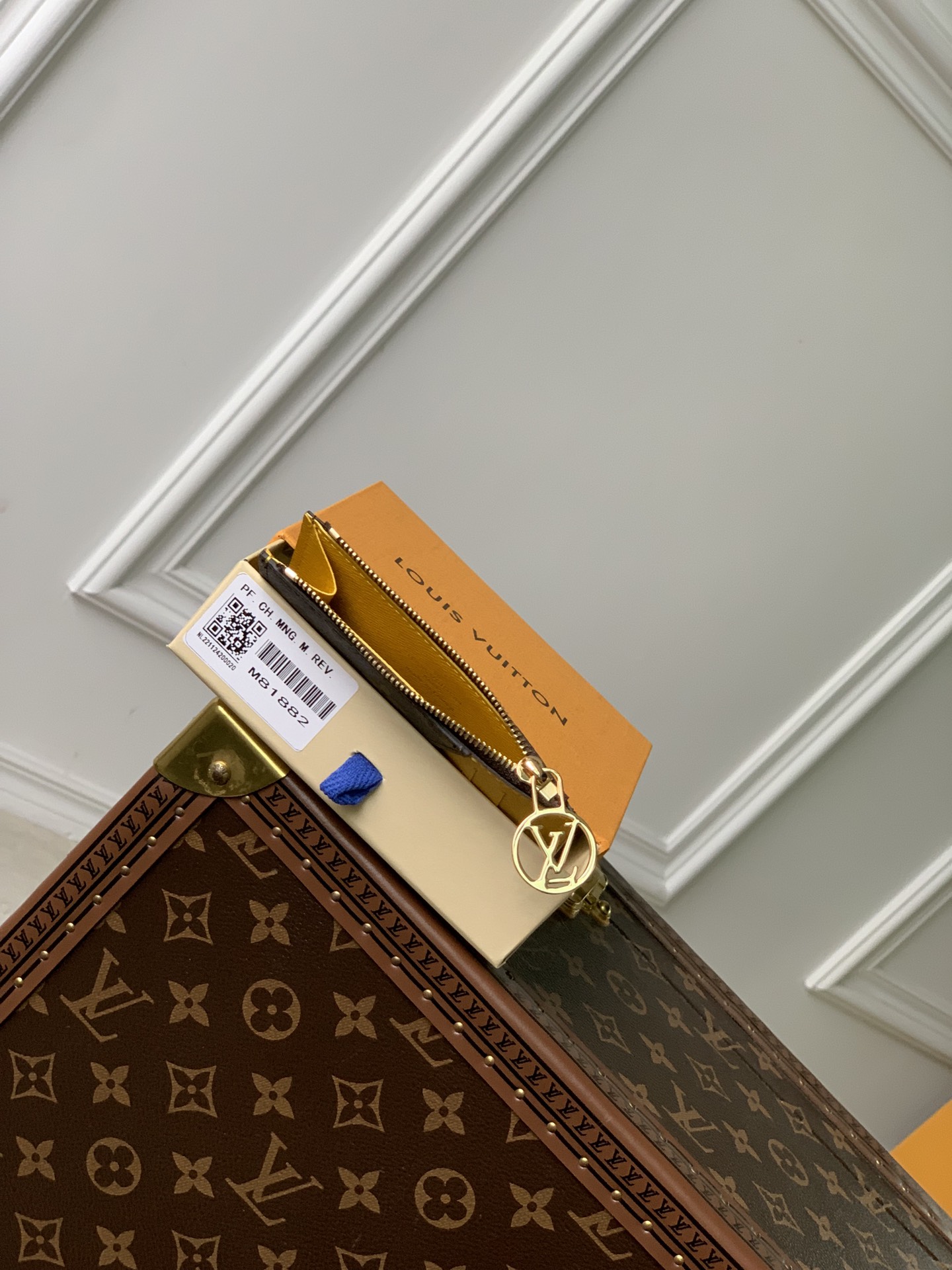 l**is V*t*n wallet-m81881-12 x 8 x 0.8cm