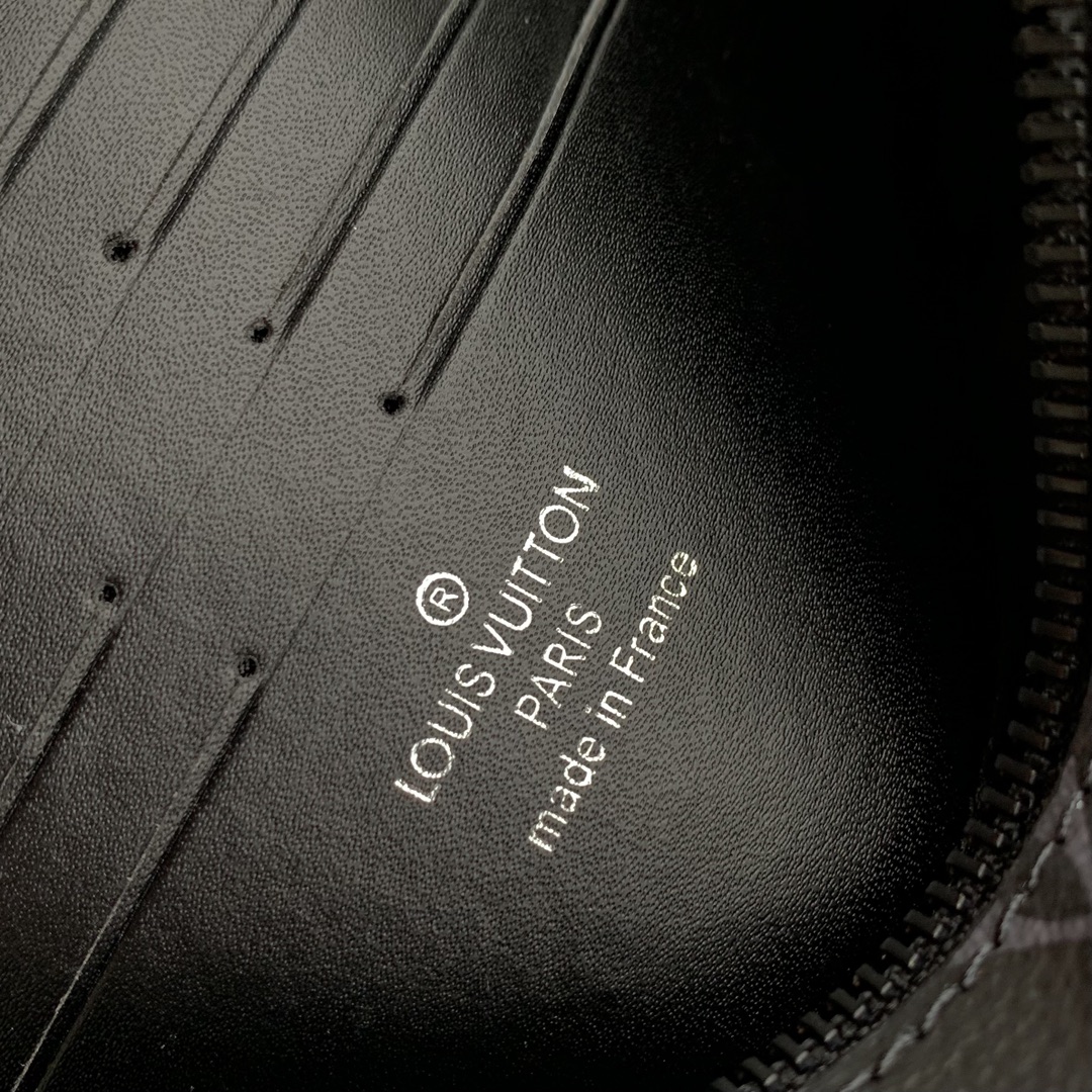 l**is V*t*n pochette kasai -25 x 15.5 x 6.5 cm