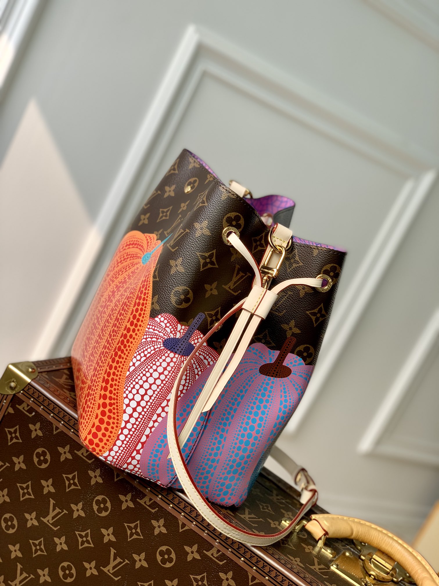 l**is V*t*n néonoé bucket bag -26x22x27cm