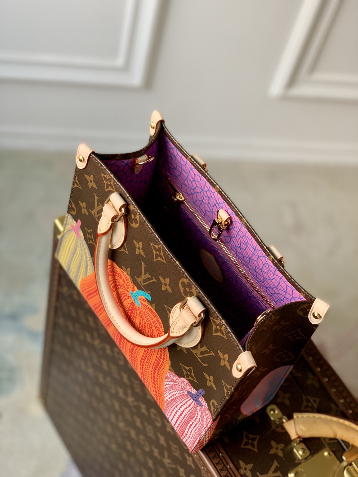 l**is V*t*n x yk onthego handbag-25*19*11.5 cm