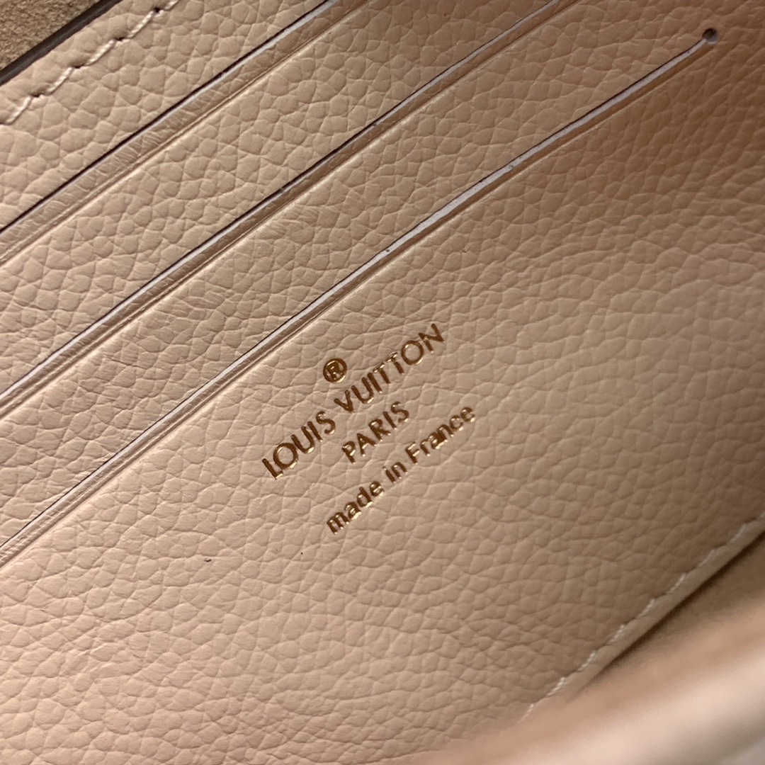 l**is V*t*n wallet on chain ivy-23.5 x 12.0 x 4.3 cm