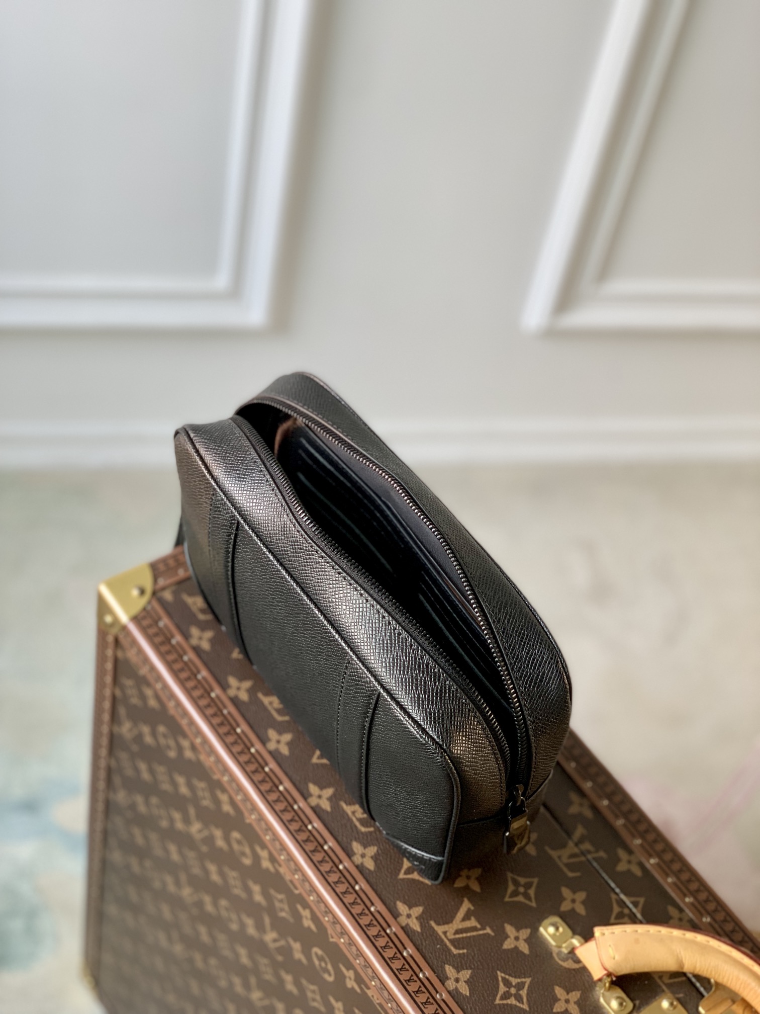 l**is V*t*n pochette kasai -25 x 15.5 x 6.5 cm