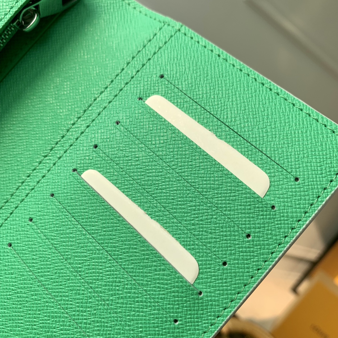 l**is V*t*n brazza wallet-10*19*2cm