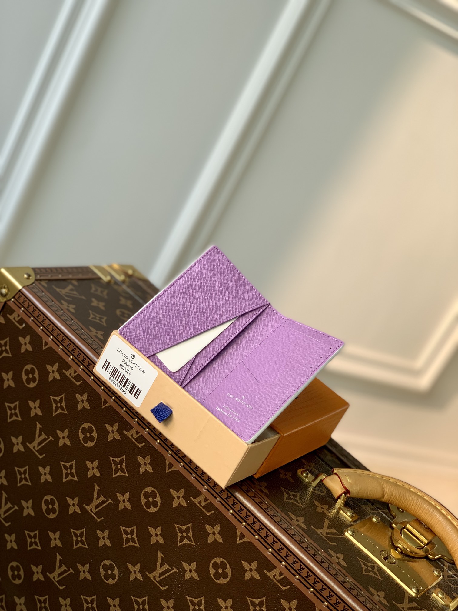 l**is V*t*n wallet-7.5 x 11.1 x 1.0cm