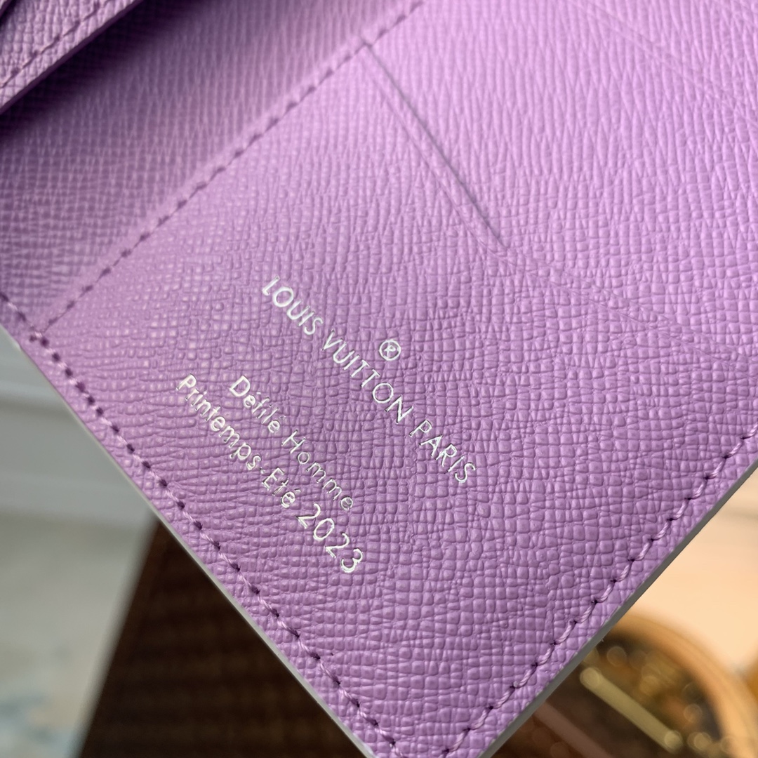 l**is V*t*n wallet-7.5 x 11.1 x 1.0cm