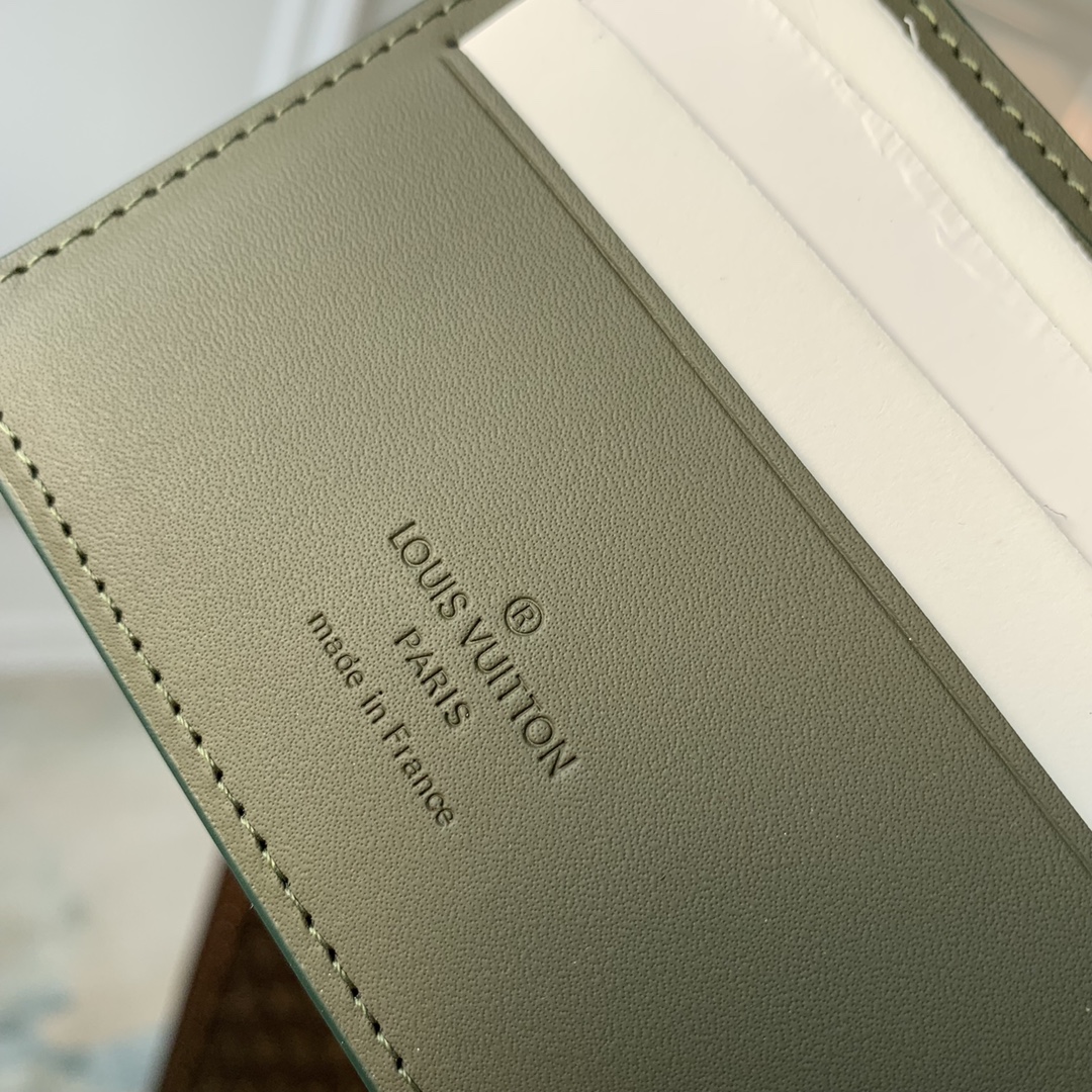 l**is V*t*n portefeuille multiple wallet-11.5 x 9 x 1.5 cm