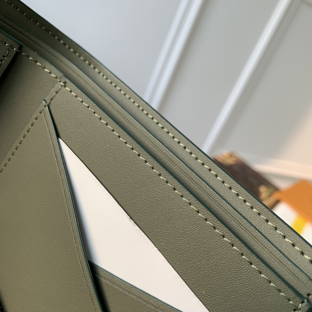 l**is V*t*n portefeuille multiple wallet-11.5 x 9 x 1.5 cm