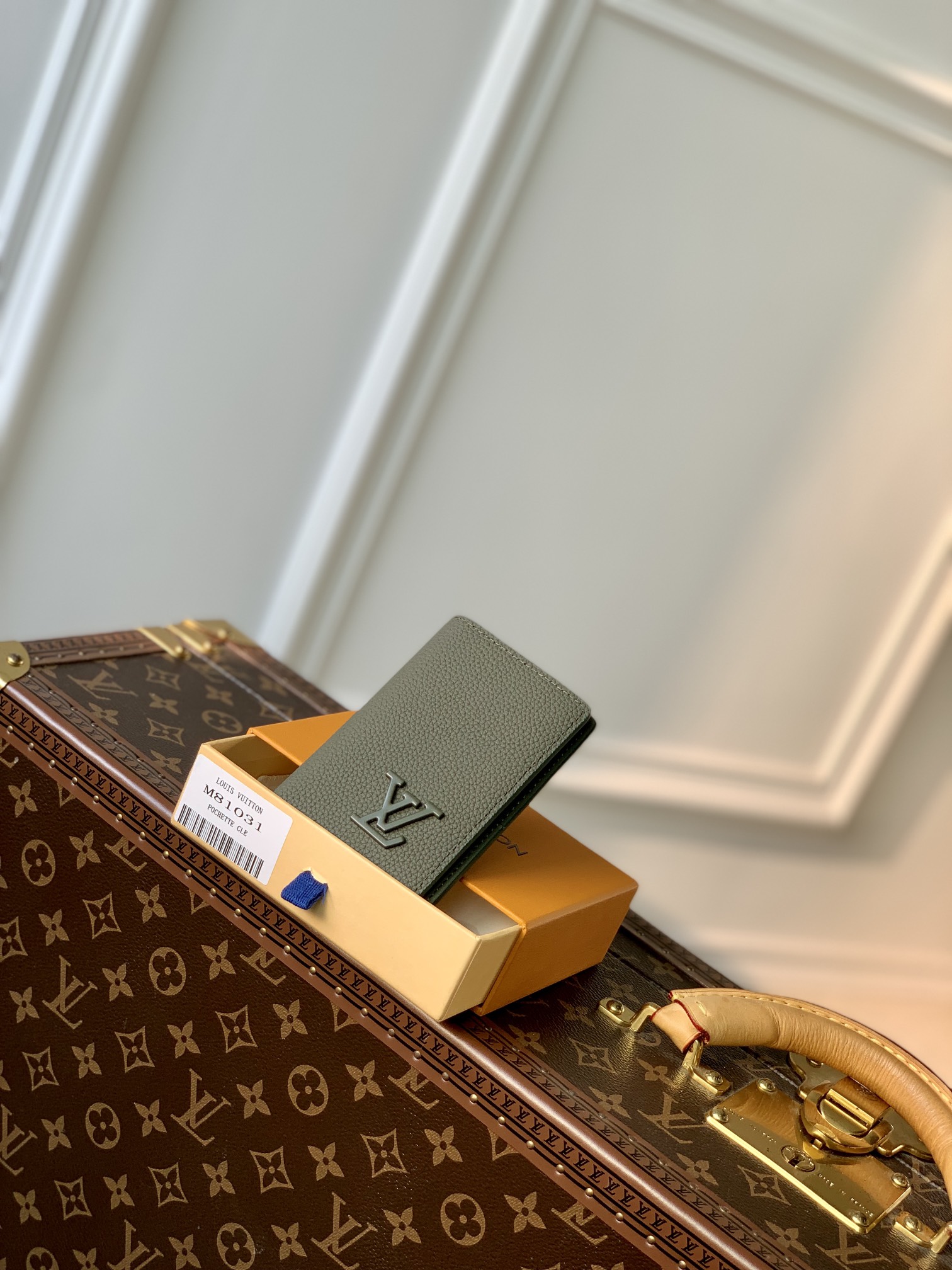 l**is V*t*n aerogram wallet-8 x 11 x 1cm