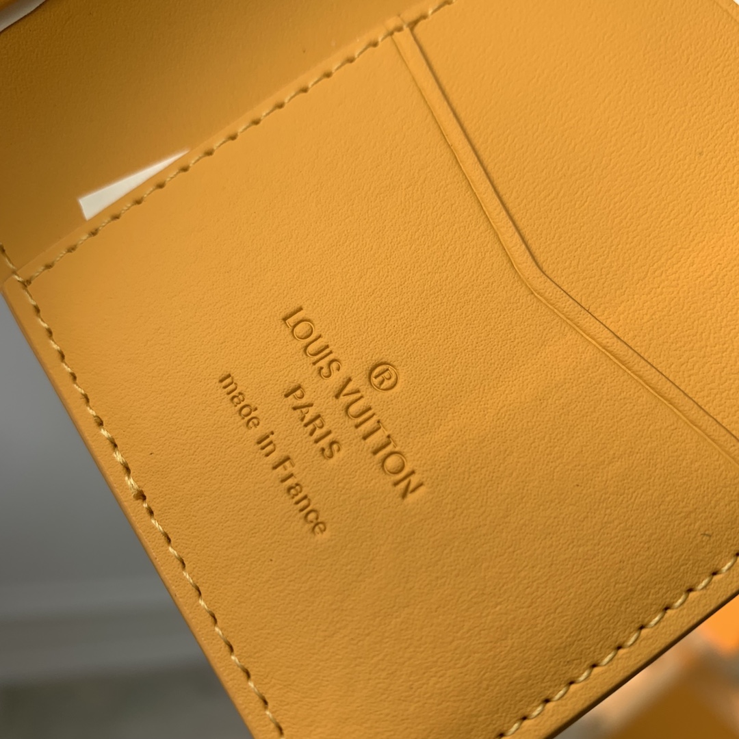 l**is V*t*n aerogram wallet-8 x 11 x 1cm