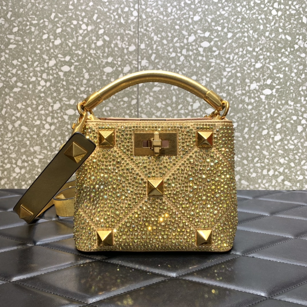 Valentin0 Garavani Roman Stud Size-20*10*9CM