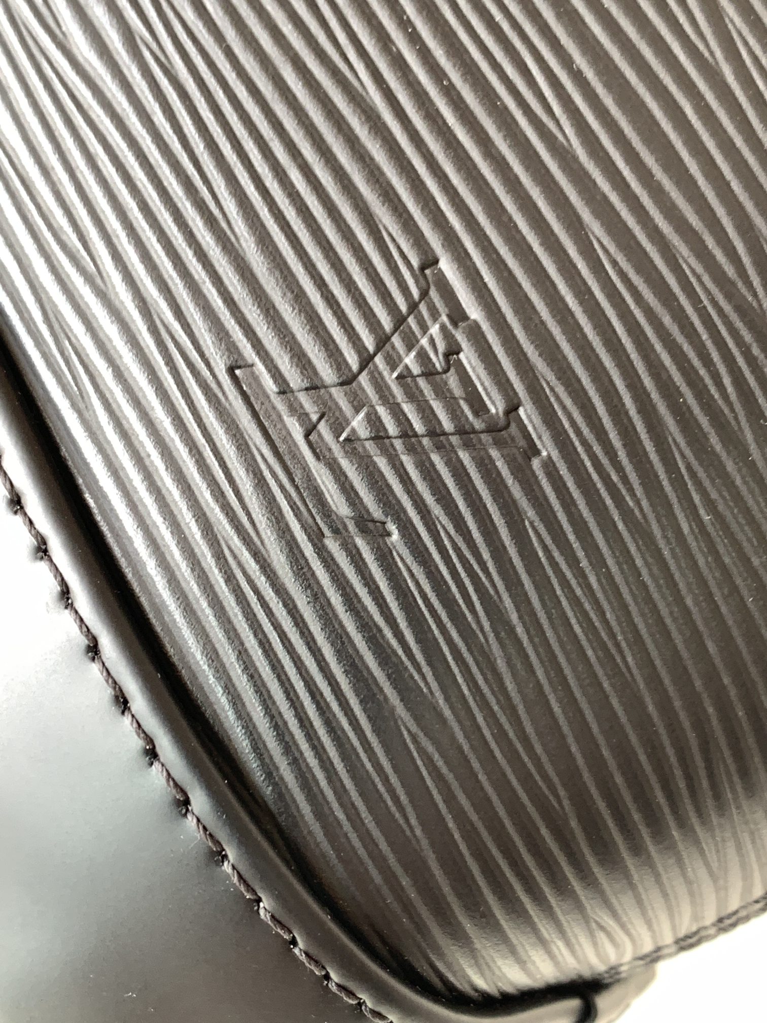 l**is V*t*n m41327 alma bb-25*19*12cm