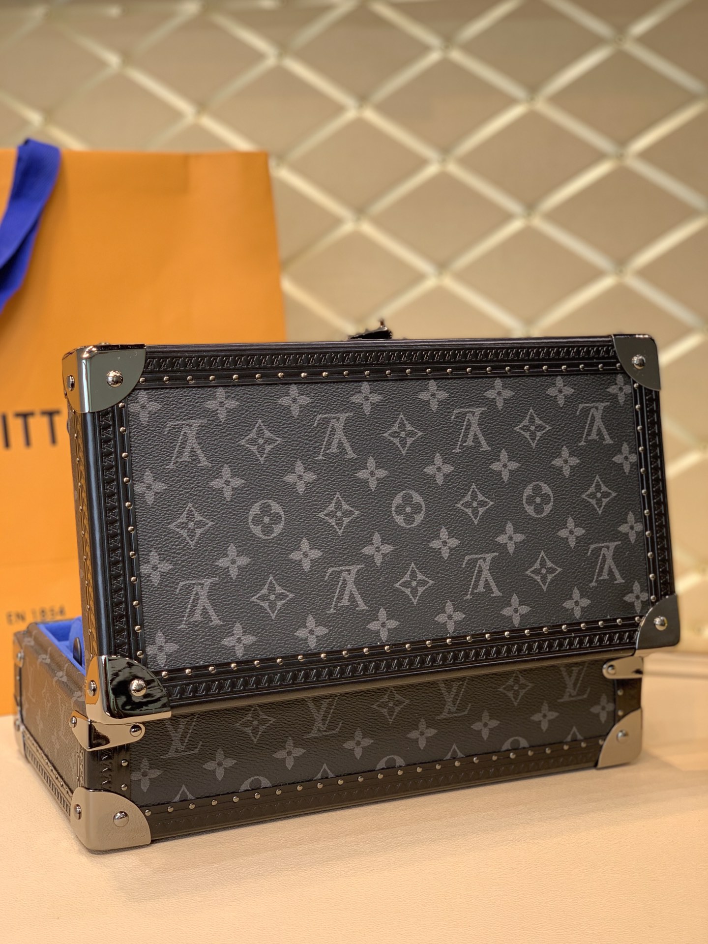 l**is V*t*n cotteville travel box-37*18*1cm