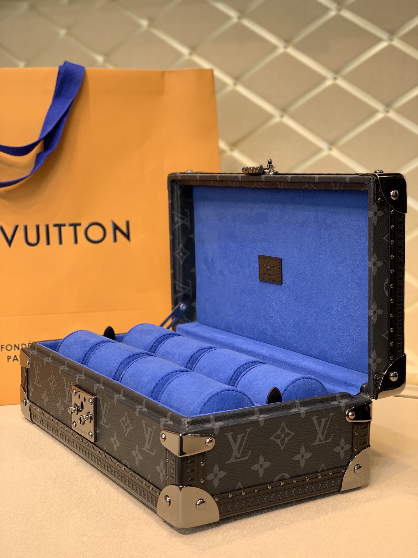 l**is V*t*n cotteville travel box-37*18*1cm