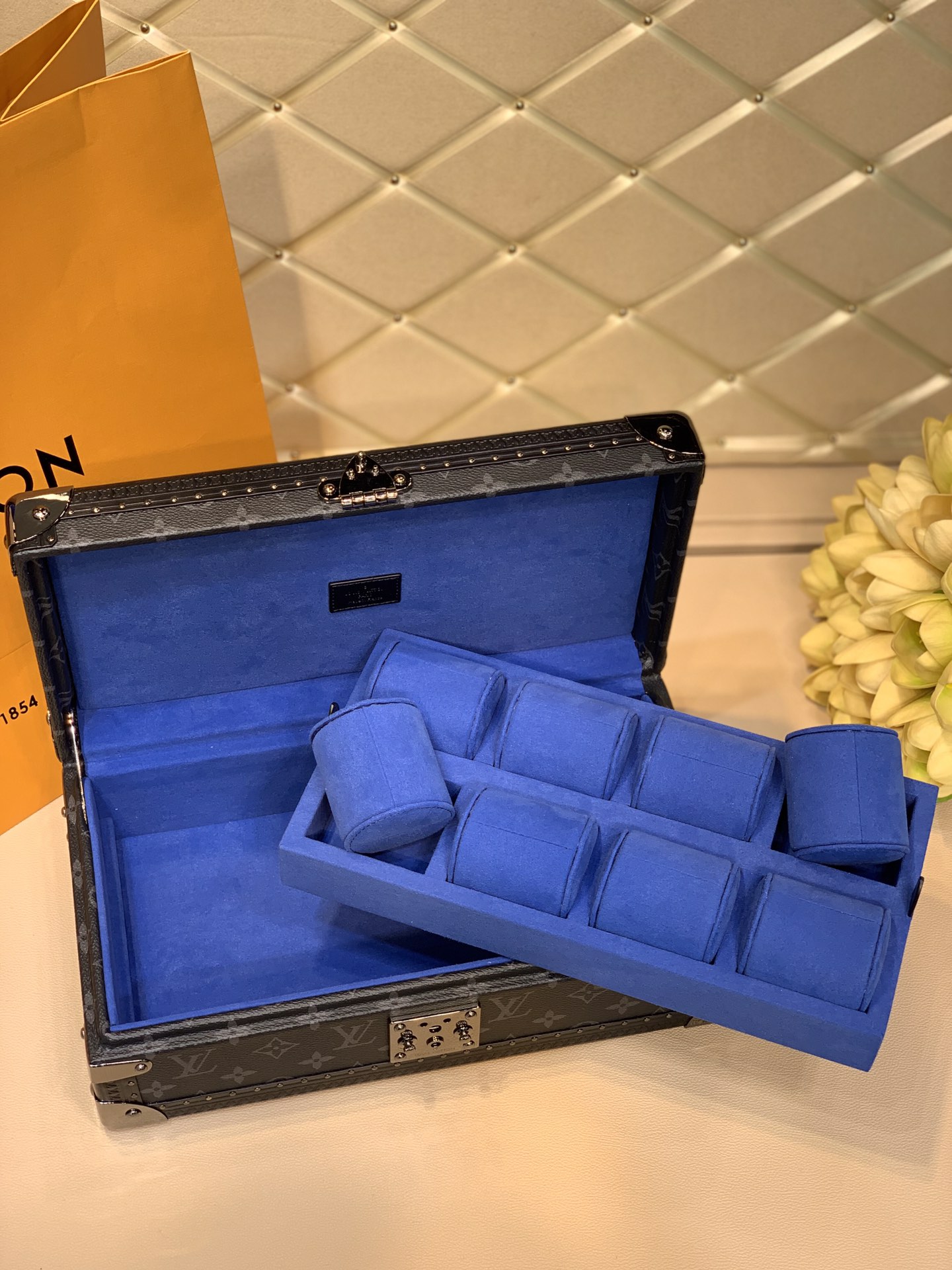 l**is V*t*n cotteville travel box-37*18*1cm