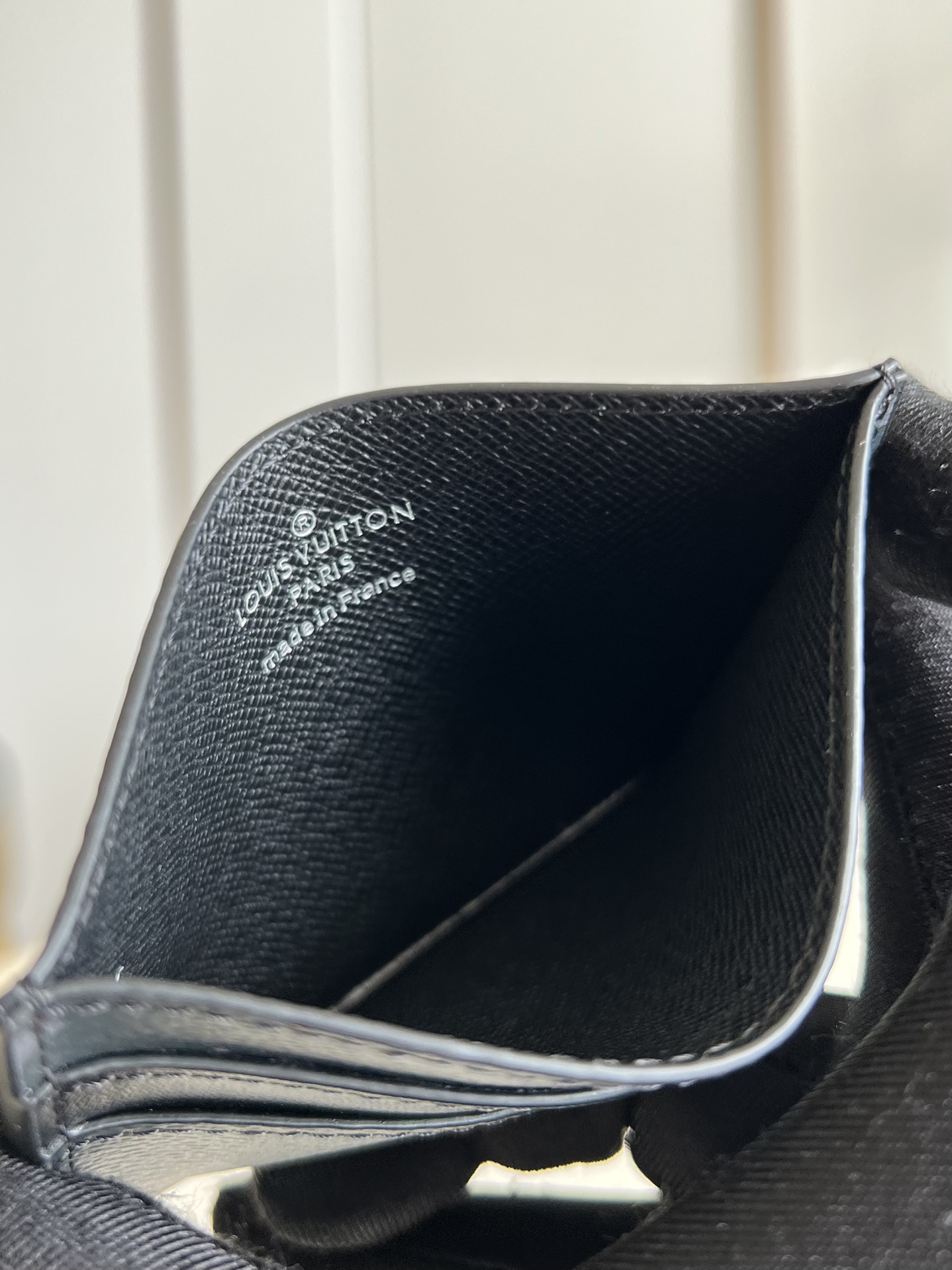 l**is V*t*n wallet-m62170-11.0x 7.0x 0.6cm