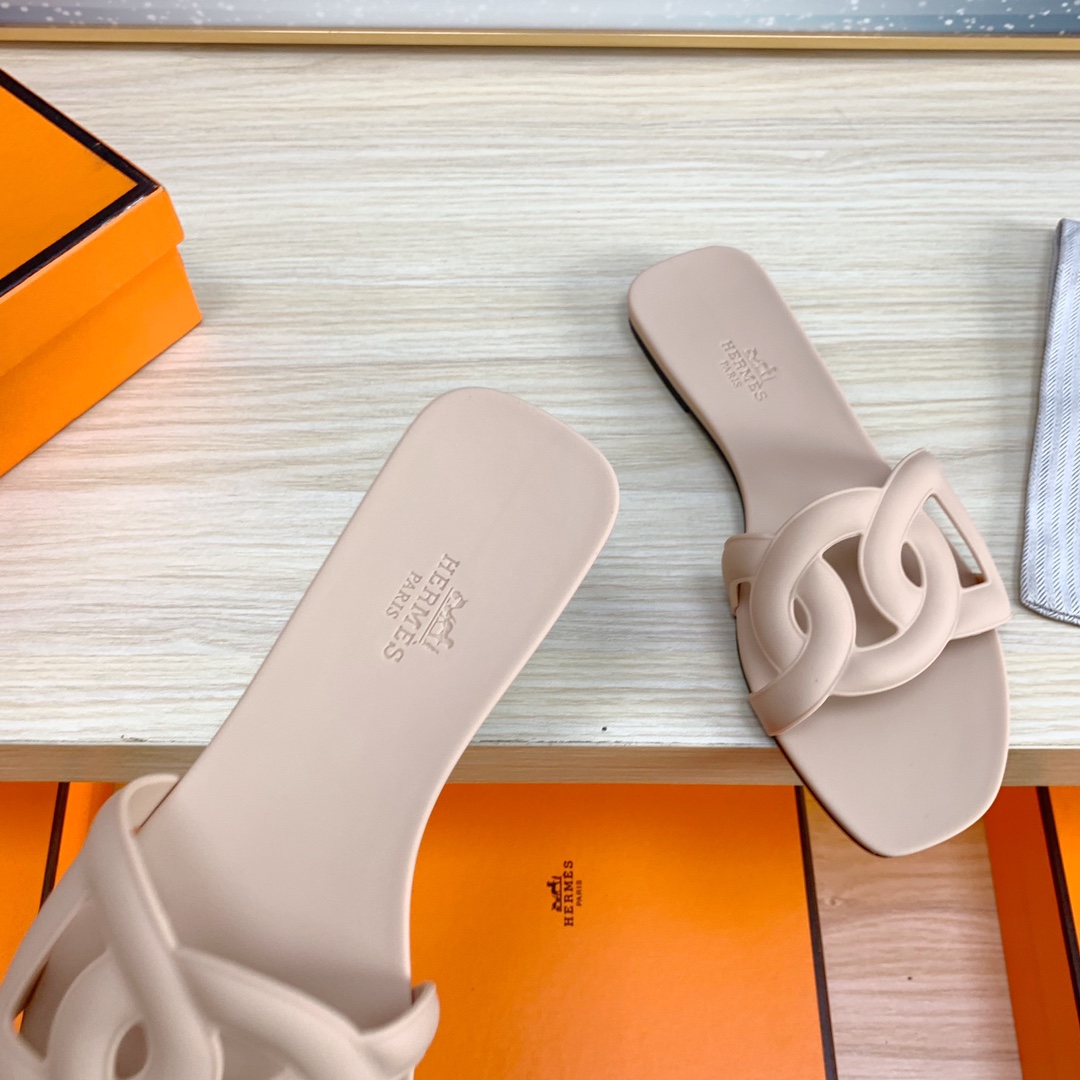 H**mes sandals