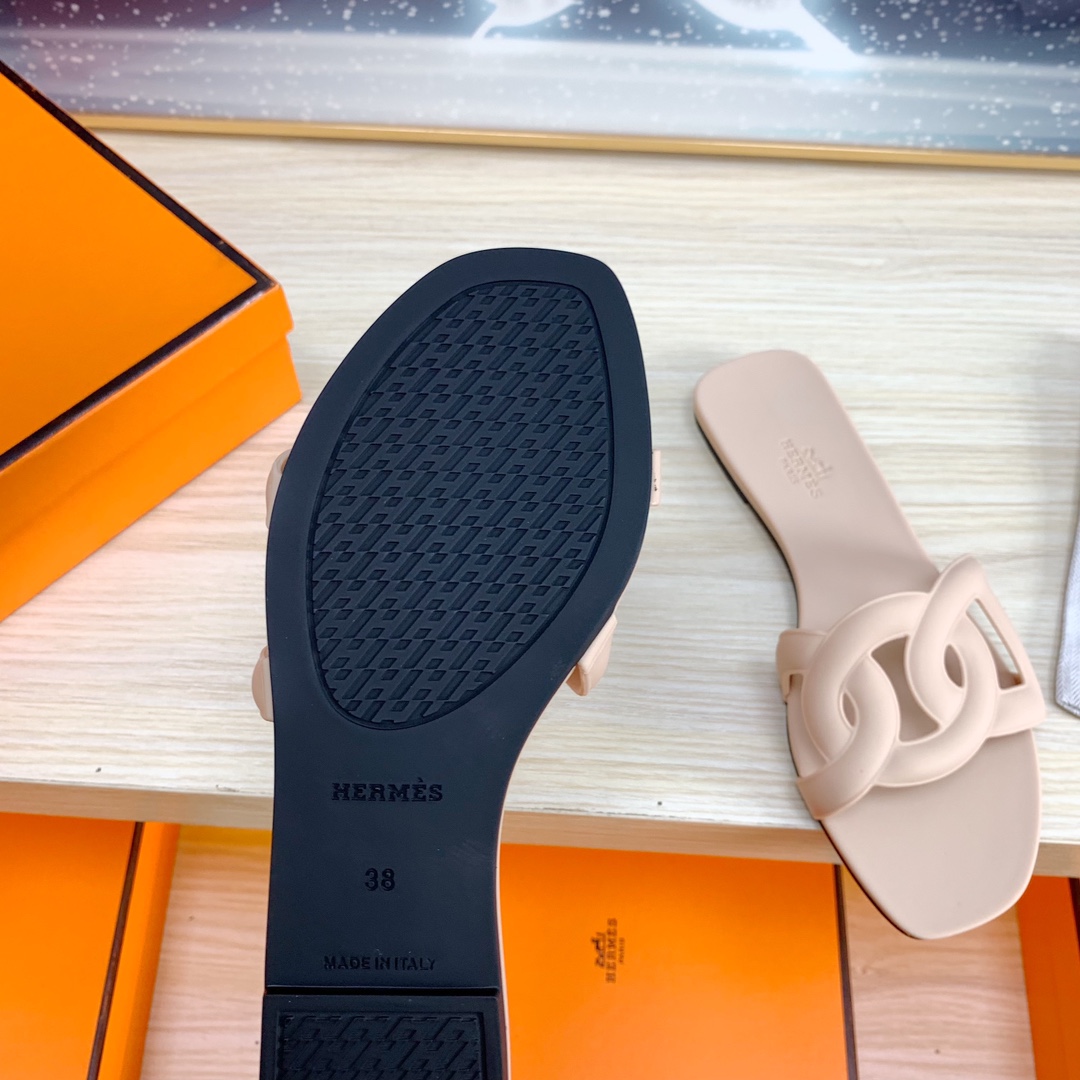 H**mes sandals