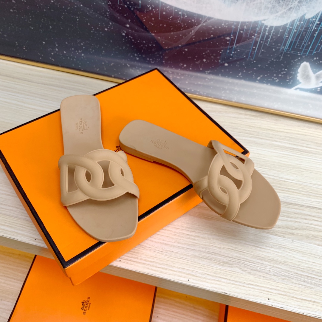 H**mes sandals